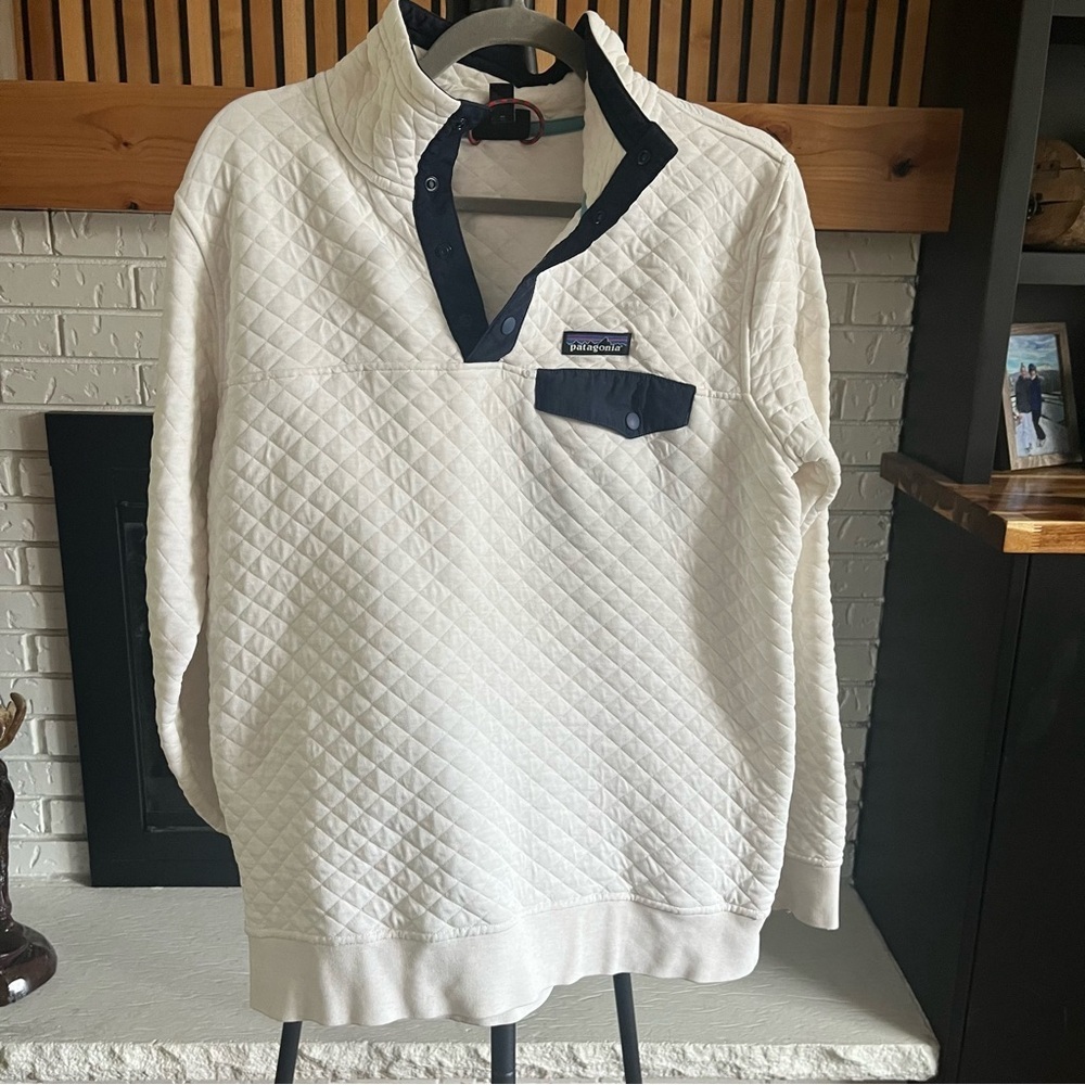 Patagonia Women’s Organic Cotton Quilt Snap-T® Pullover in Birch White